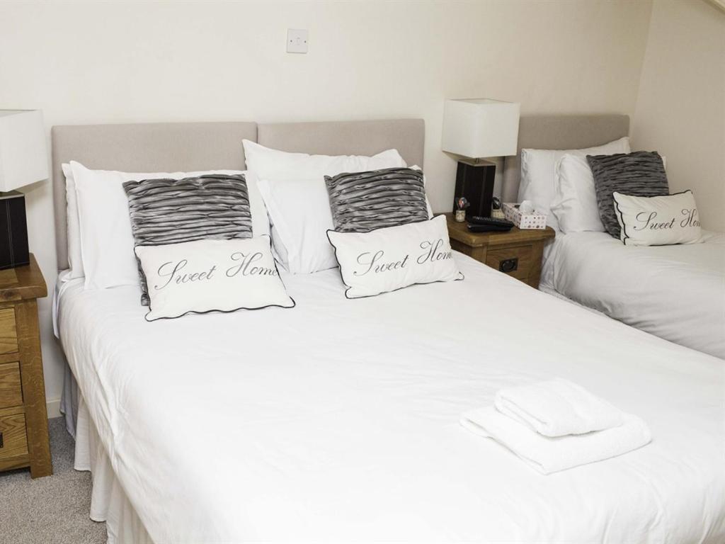 The Castle Inn Hotel 스테이닝 객실 사진