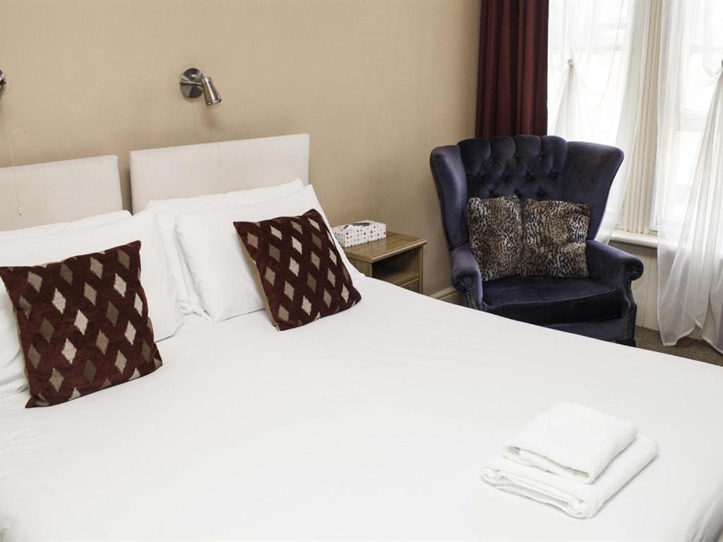 The Castle Inn Hotel 스테이닝 객실 사진