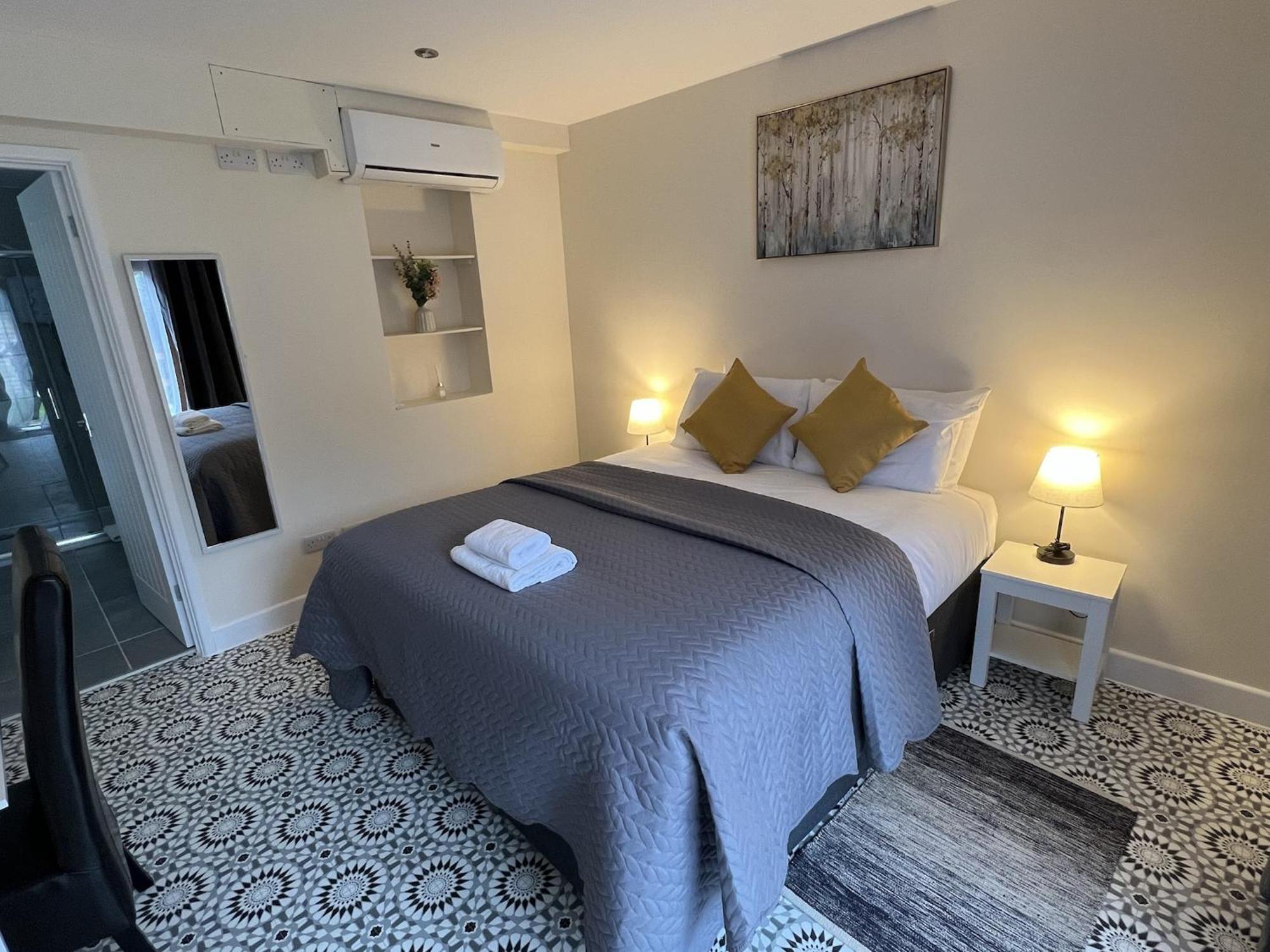 The Castle Inn Hotel 스테이닝 객실 사진